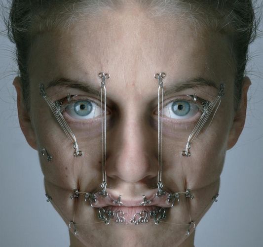 人物合为一体诡异的人体变形艺术组图