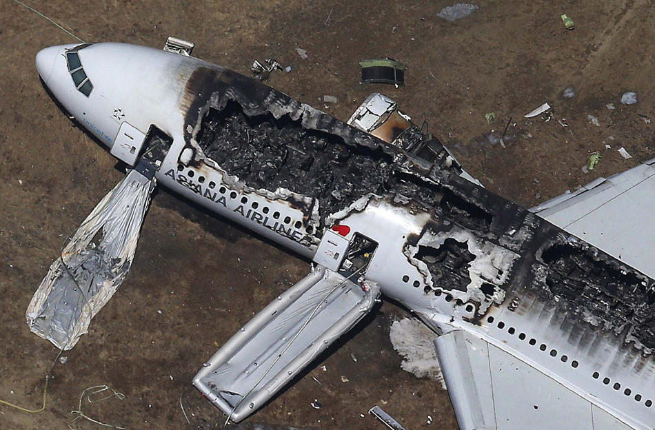 韩国韩亚航空公司的波音777客机6日在旧金山国际机场降落时坠毁并起火