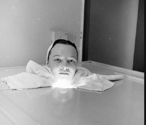 少女浴缸20天图片