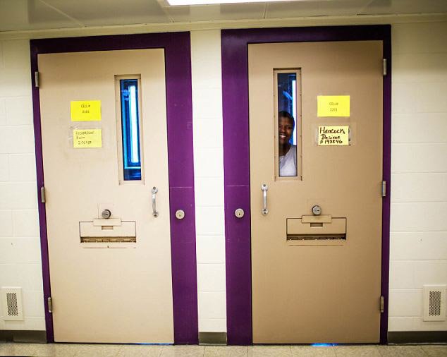 mcdonald)近日前往美国罗克维尔市监狱和印第安纳州女子监狱采访,了解