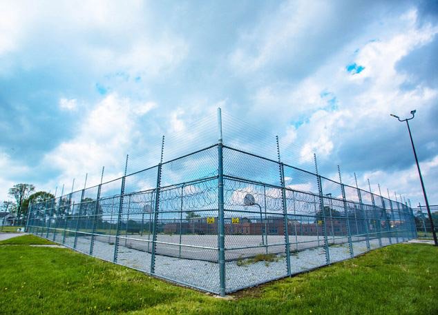 mcdonald)近日前往美国罗克维尔市监狱和印第安纳州女子监狱采访,了解