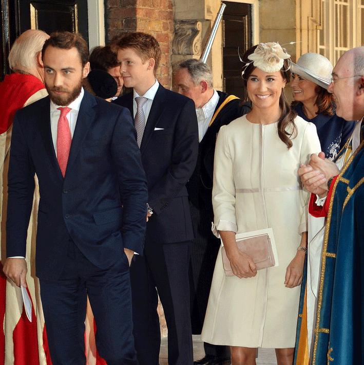 英国威廉夫妇携乔治王子参加洗礼组图