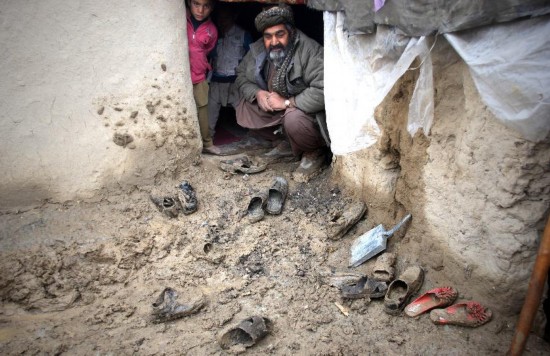 阿富汗首都雨后贫民窟组图