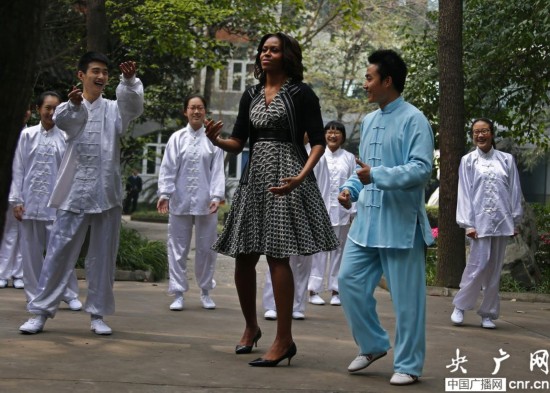 2014年3月25日,四川成都,美国第一夫人米歇尔参观成都第七中学,参加一