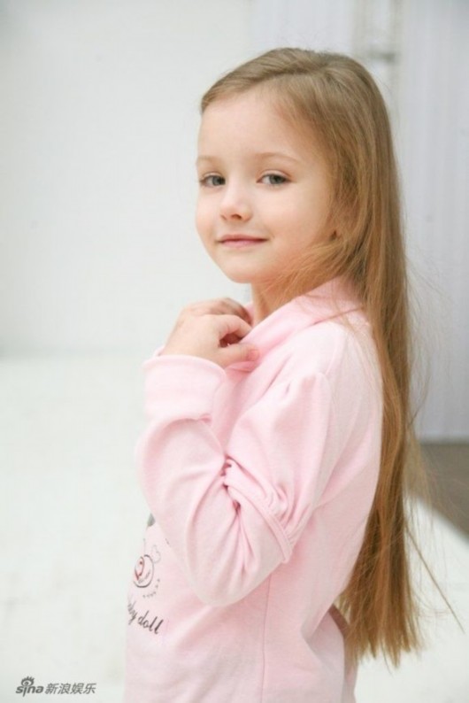 俄罗斯童模精灵古怪百变萝莉嫩出水