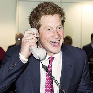 哈里王子“打败”英女王成英最受爱戴皇室成员