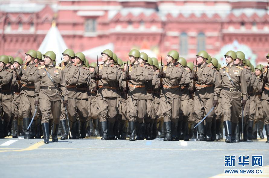 俄罗斯举行纪念卫国战争胜利70周年阅兵式