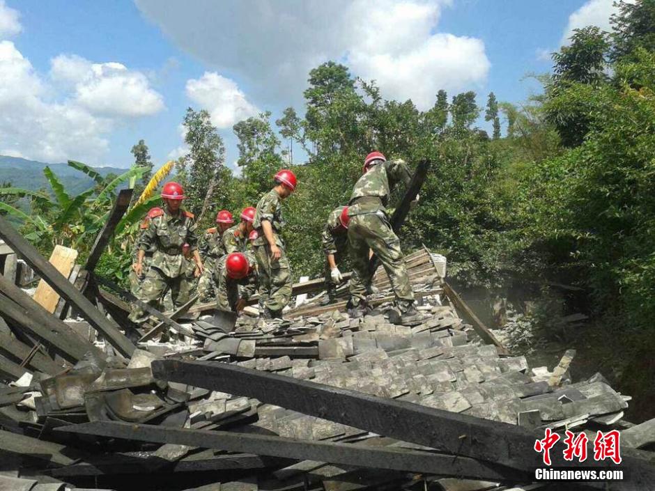 云南盈江地震灾区抗震救灾工作全面展开
