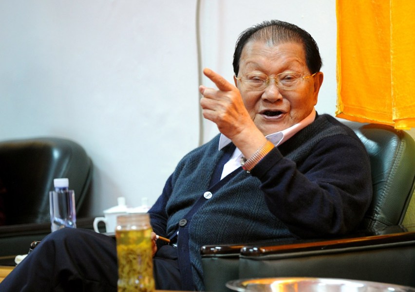 新华社发山雪艳一代传奇农民吴仁宝去世了,作为新中国改革的亲历者