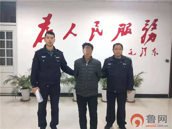 姜山派出所扒窃案嫌疑人集市扒窃当场按倒2月27日10时许,莱西一市民在