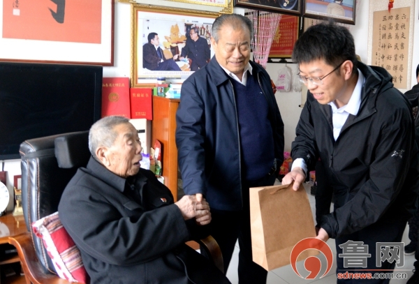 山东茌平全国劳模张学信看望全国劳模张国忠