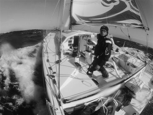 单人环球航海138天不间断青岛籍水手郭川创世界纪录