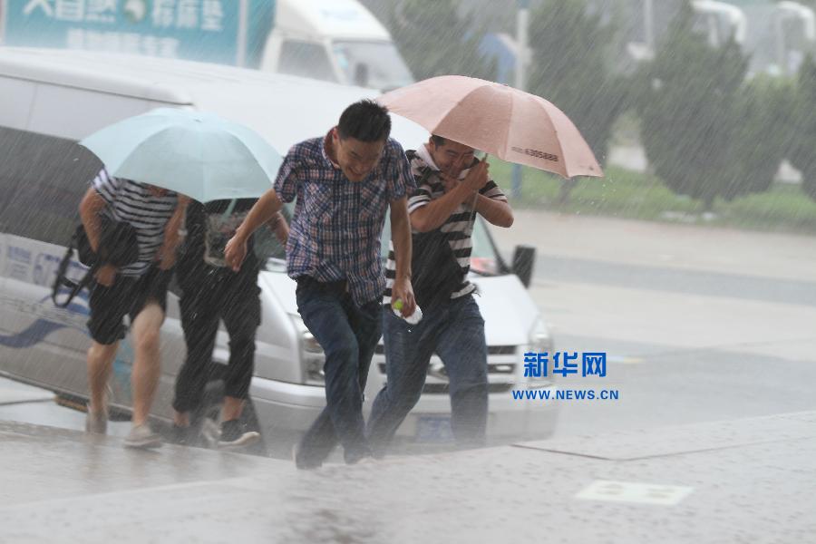 山东烟台遭遇强降雨