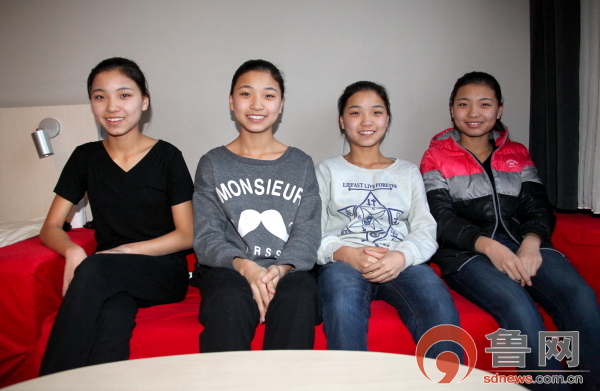 孙杰)今年艺考期间,来自山东菏泽的"冰清玉洁"四胞胎姐妹成了山东艺考