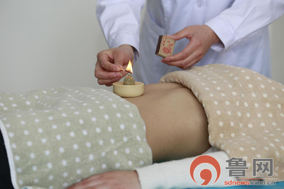 是指在脘腹部采用隔姜灸法调理三焦疾病的一种方法.