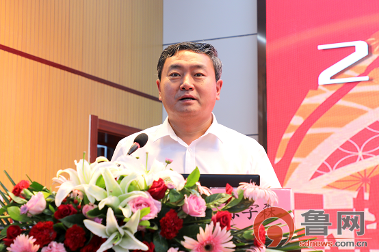 李瑞卿教授代表泰安市抗癌协会作表态发言.