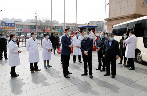 泰山区委副书记区长周鹏飞到泰安市中医二院检查指导疫情防控工作