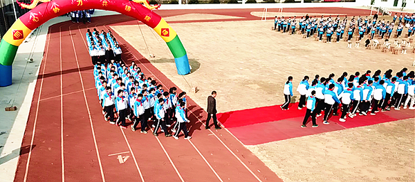 春风送暖谱新章壮志豪情铸辉煌泰安第十六中学召开2022年春季开学典礼