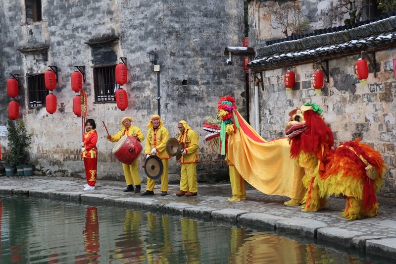 新春走基层安徽黟县古村落再现徽州婚俗