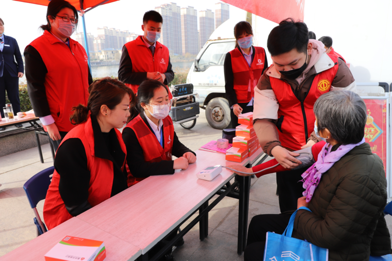 嘉祥县总工会开展学雷锋献爱心志愿服务活动