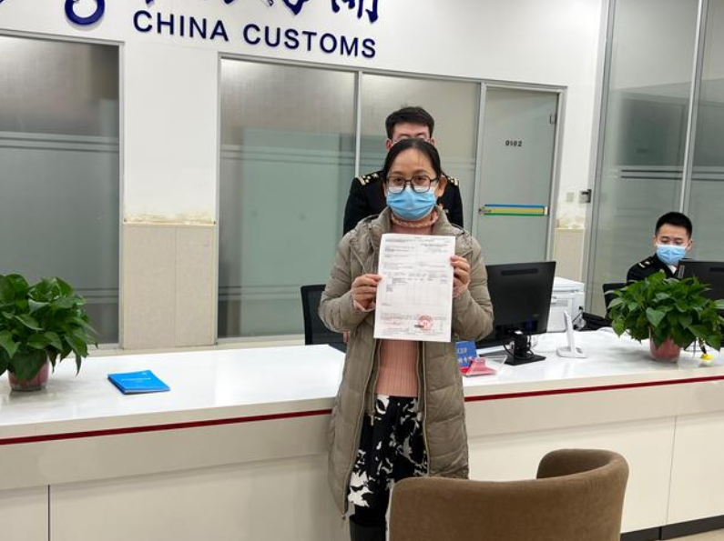 虎年春节零时48秒，青岛绮丽佳荣制衣有限公司张世杰拿到山东首份对韩RCEP原产地证书原产地证书