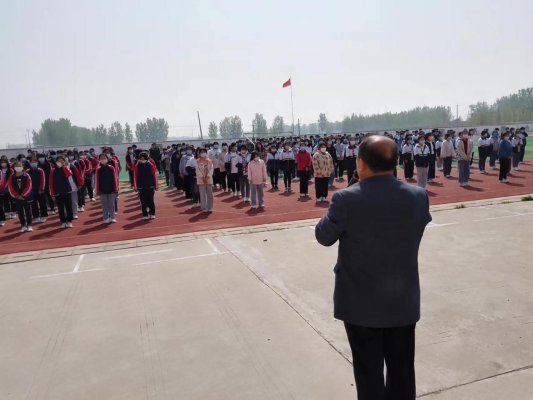 居安思危防范于未然汶上县杨店镇中学举行消防应急疏散演练