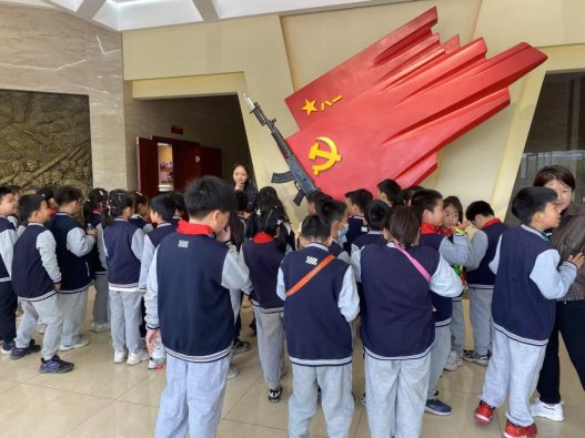 山师附小二年级（10）班走进济南革命军事馆 传承红色基因厚植爱国情怀
