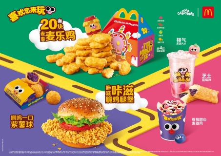 桌子上有许多食物

AI 生成的内容可能不正确。