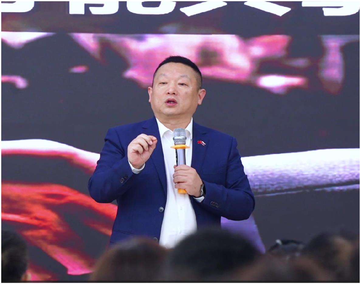 高举红色“出征旗” 唱响全球健康歌