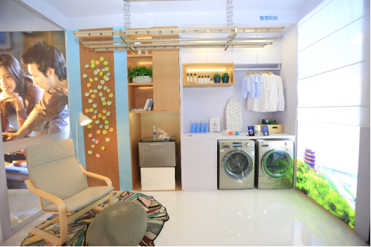 海尔衣联网智慧阳台洗烘晾一步到位