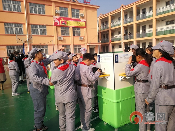 流动少年宫暨科普大篷车进校园活动走进峄城区金寺红军小学