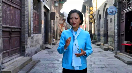 今晚八点,听央视主持人讲述她在淄博的那些事